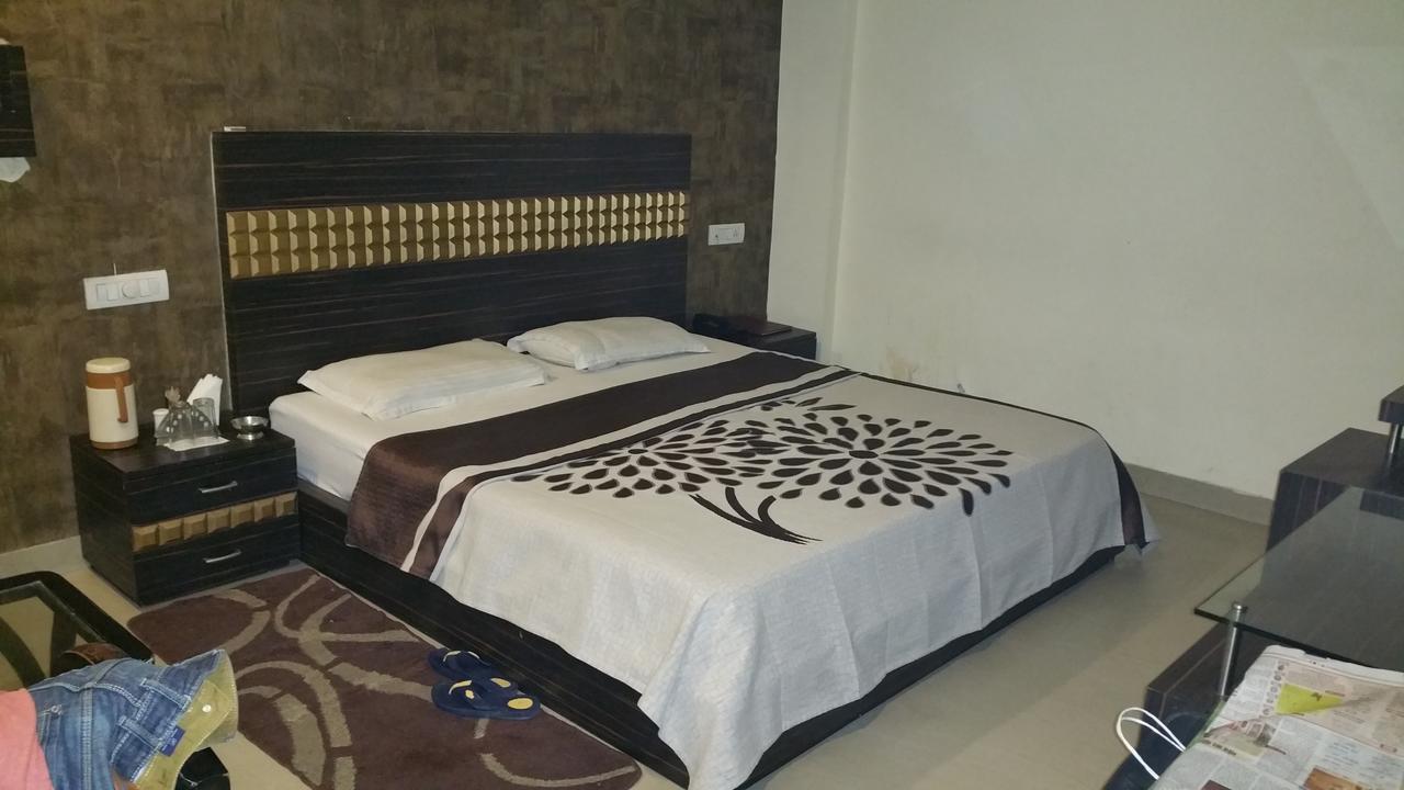 Hotel 9Th Planet Thānesar Dış mekan fotoğraf